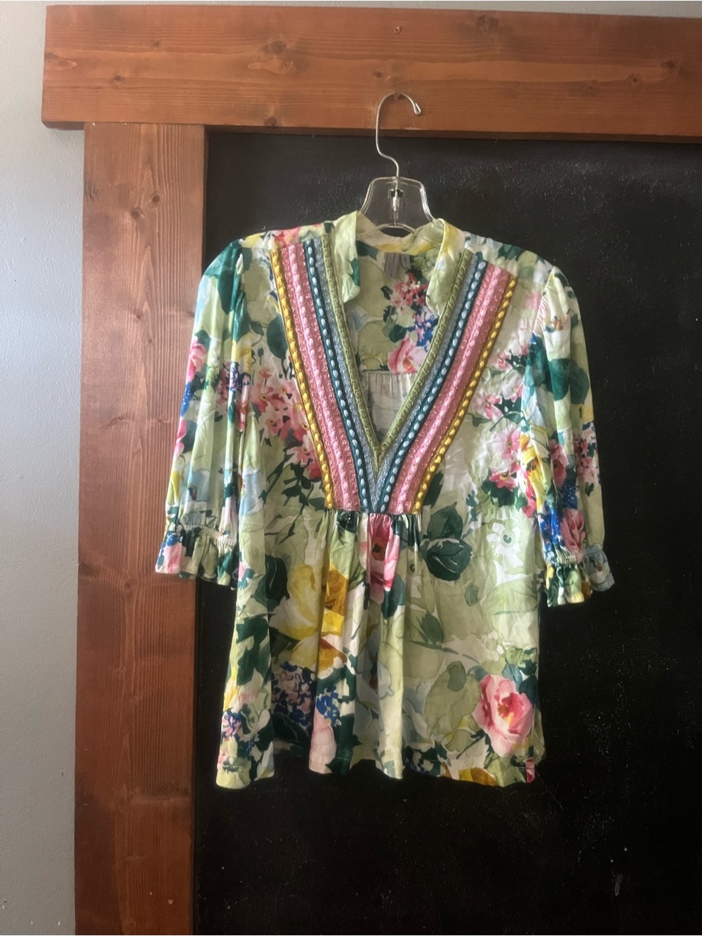 Blank London Stephanie Top size S euc Floral V-Neck Peasant Top in Light Green